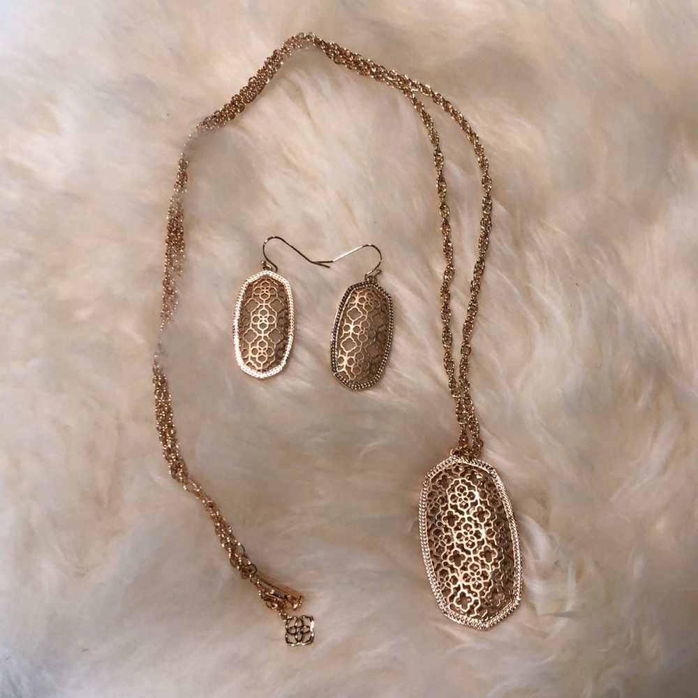Kendra Scott Rose Gold set of earrings/necklace!🌹